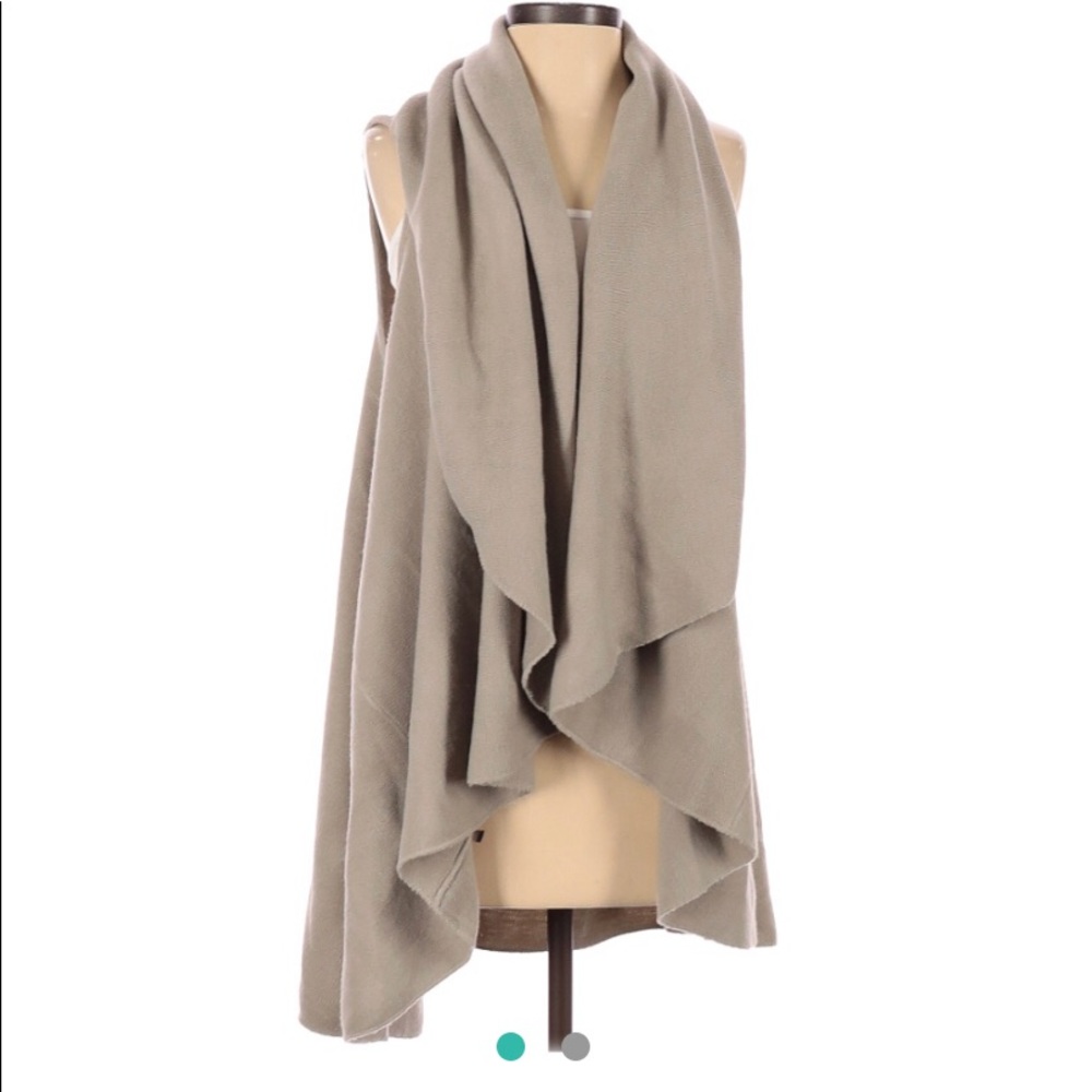 Sleeveless vest